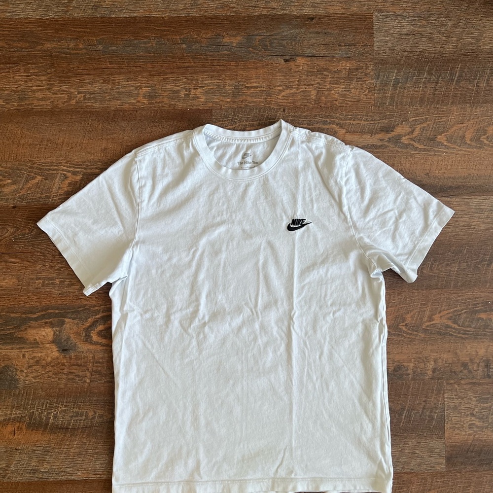 Nike Men's White Short Sleeve Tee